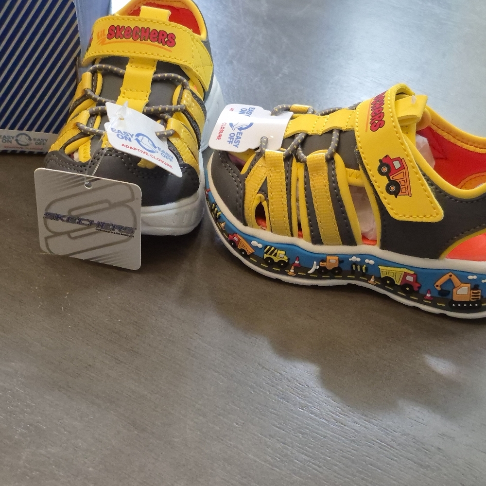 Skechers Kids Yellow and Black Sandals with Construction Theme Size 5 New In Box - Picture 2 of 6